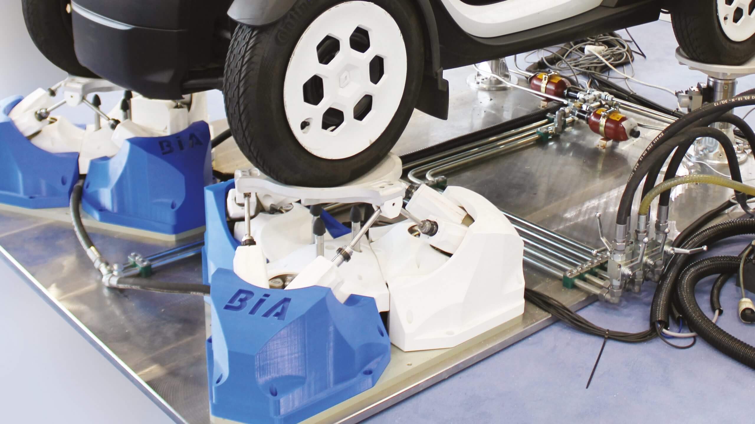 Multi Axis Simulation Table combined with hexapods